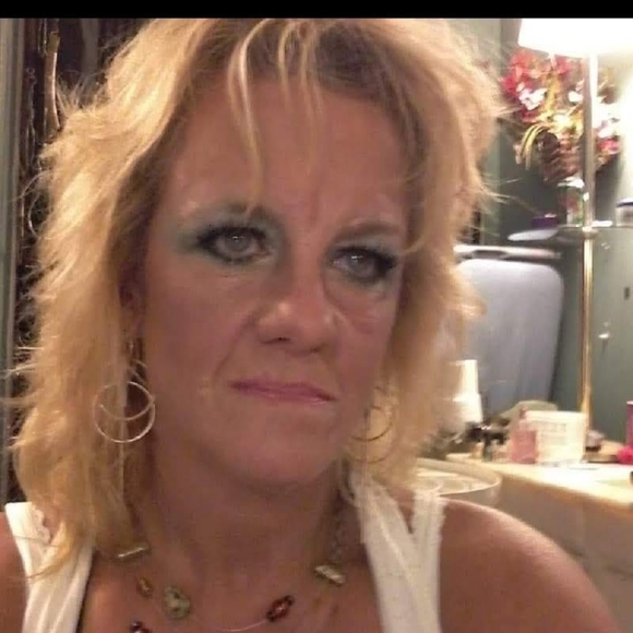 Meet your Posher, Daphyne - Picture 1 of 1